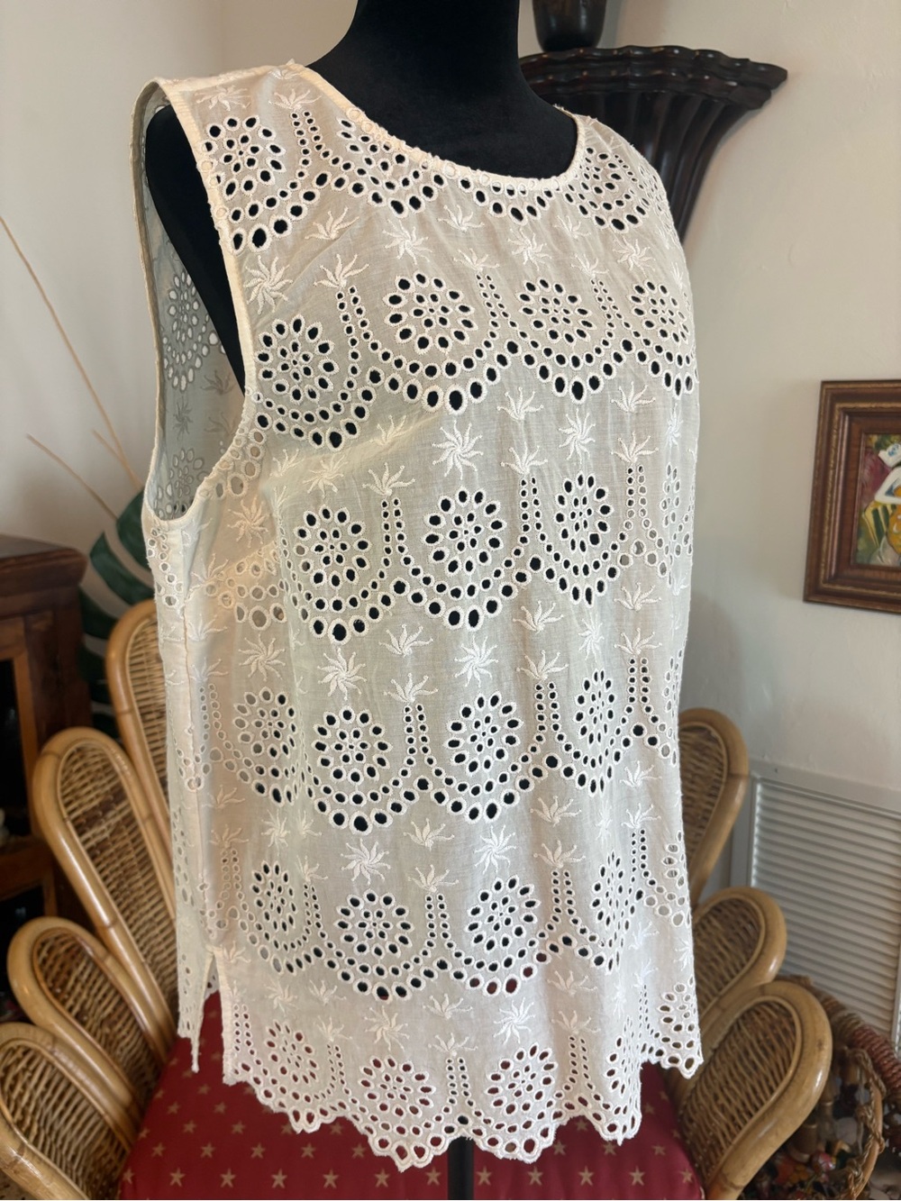 KAREN MILLEN White Sleeveless Eyelet Embroidered Top! Zipper back! Sz 10